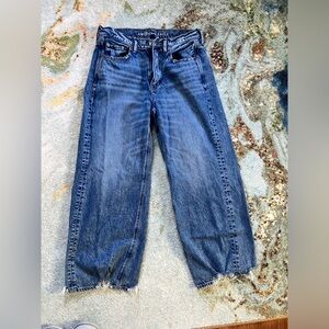 American Eagle Super High Rise Baggy Wide Leg Jeans - Size 8 Short
